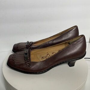 Sofft casual brown shoes size 8 N see pictures please